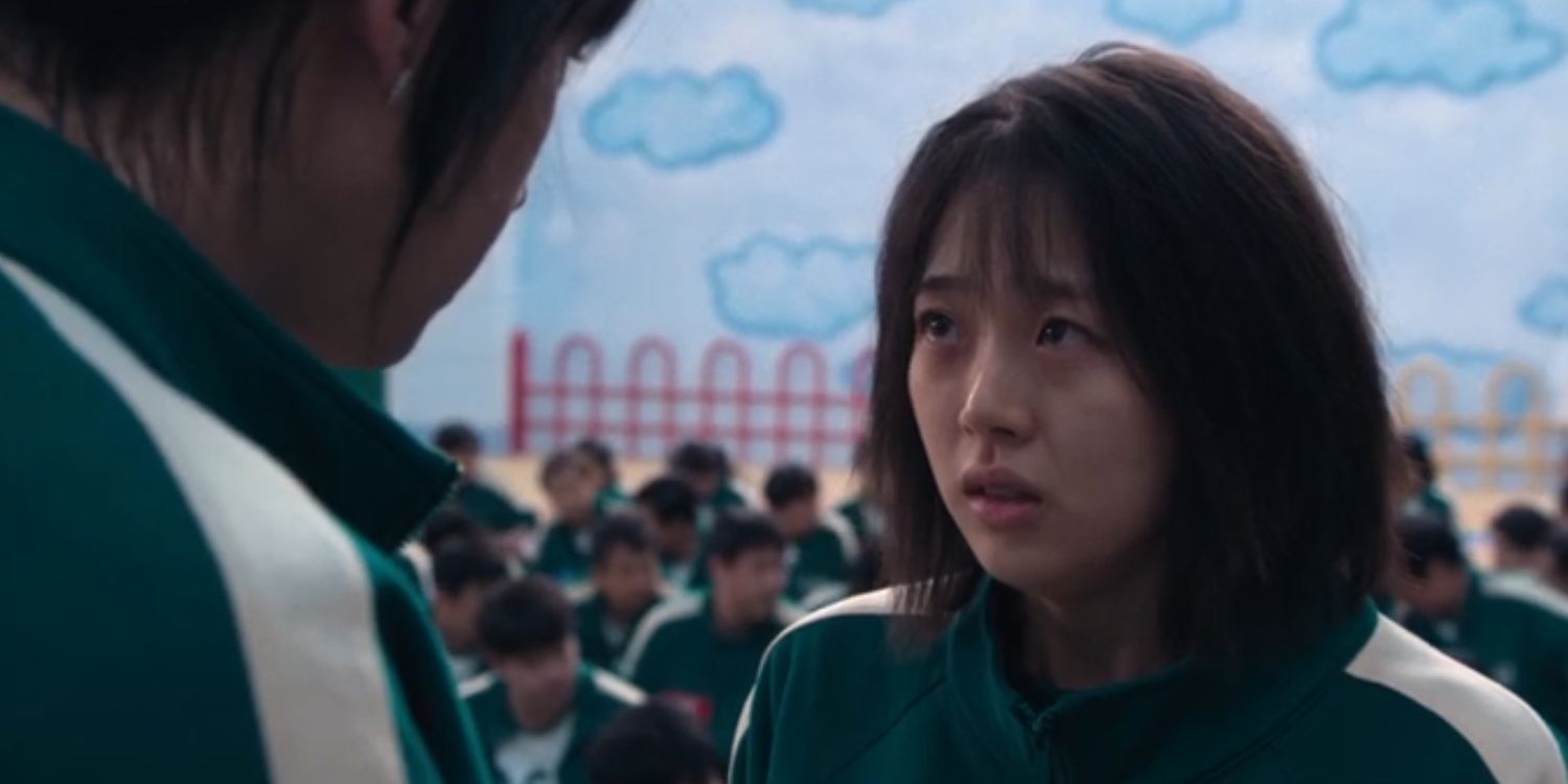 Young-MI se ve asustado mientras Hyun-Ju le da coraje en la temporada 2 de los juegos de calamares