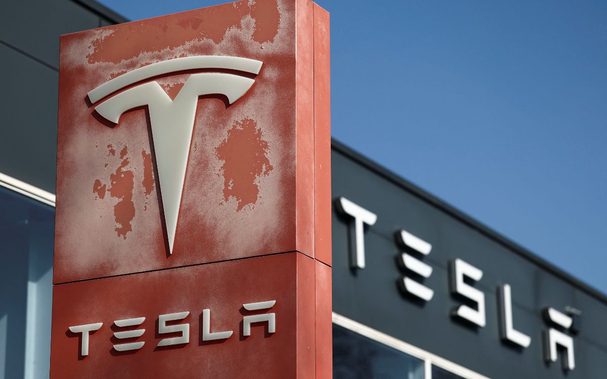 Teslas arden en Alemania durante el día de protestas globales contra Musk