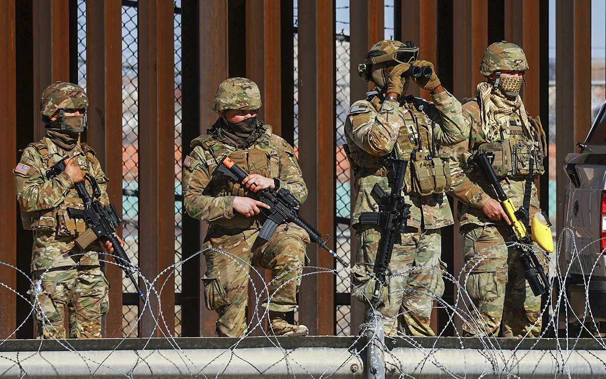 Trump ordena a dos agencias de satélites espía vigilar la frontera con México