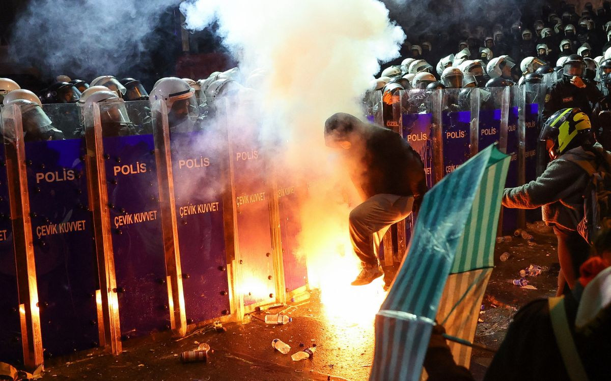 X, de Elon Musk, bloquea a opositores turcos en medio de masivas protestas