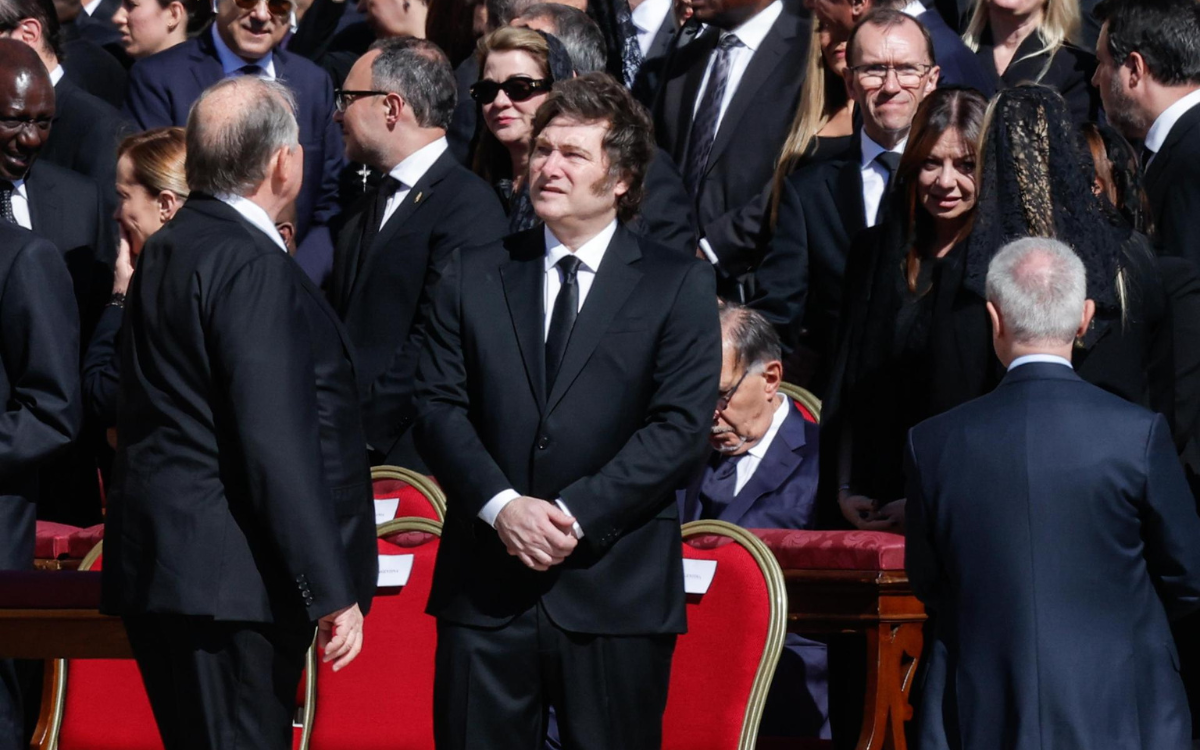 'Cerdos': Milei arremete contra periodistas que dijeron que llegó tarde a despedida del papa