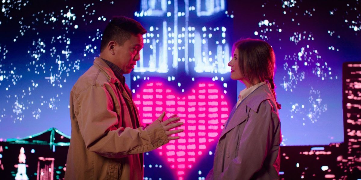 Conoce la linda revisión en Manhattan: esta comedia romántica gloriosamente consciente de sí misma es casi perfecta, pero se pierde un elemento clave del romance ideal