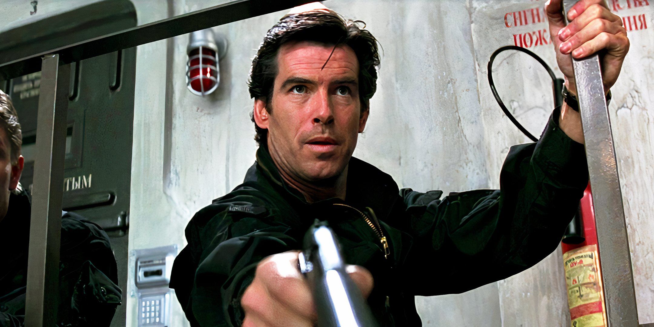 “Ni siquiera debería decirte esto”: Pierce Brosnan recuerda cómo una lesión casi descarriló su primer día como James Bond en Goldeneye