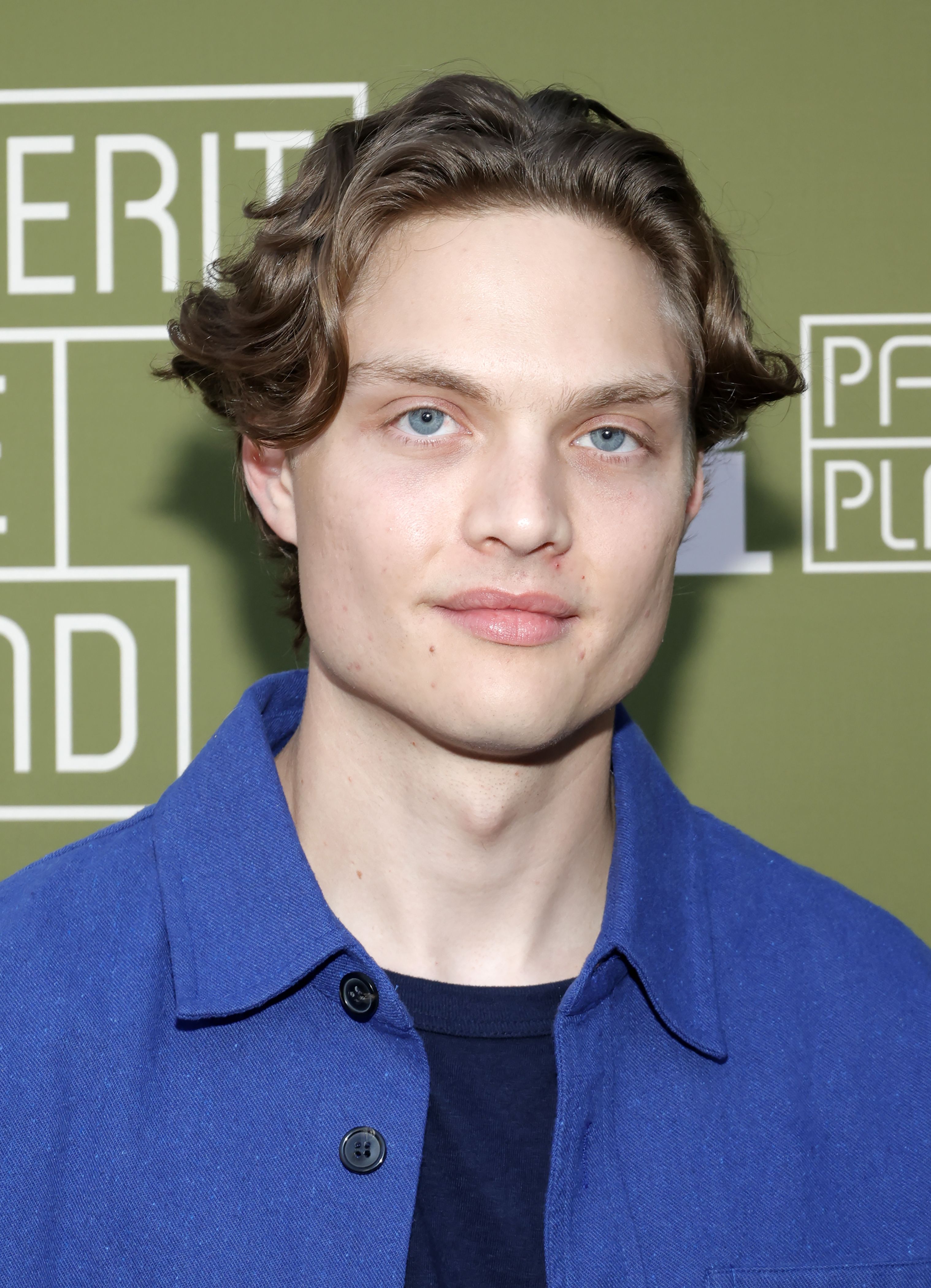 Tiro en la cabeza de Asa Germann en la alfombra roja de la noche de apertura para 'Hereder the Wind' 