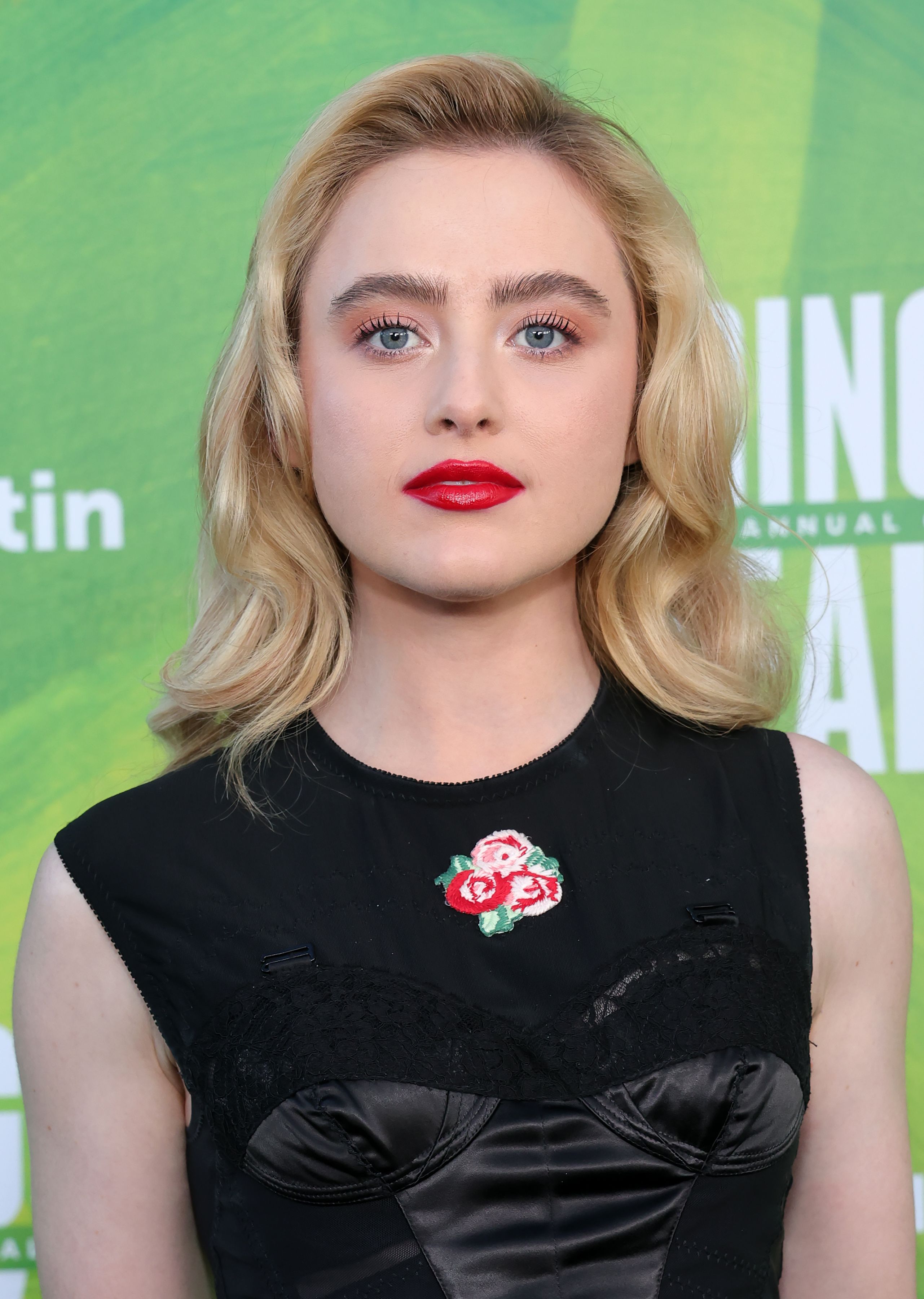 Tiro en la cabeza de Kathryn Newton