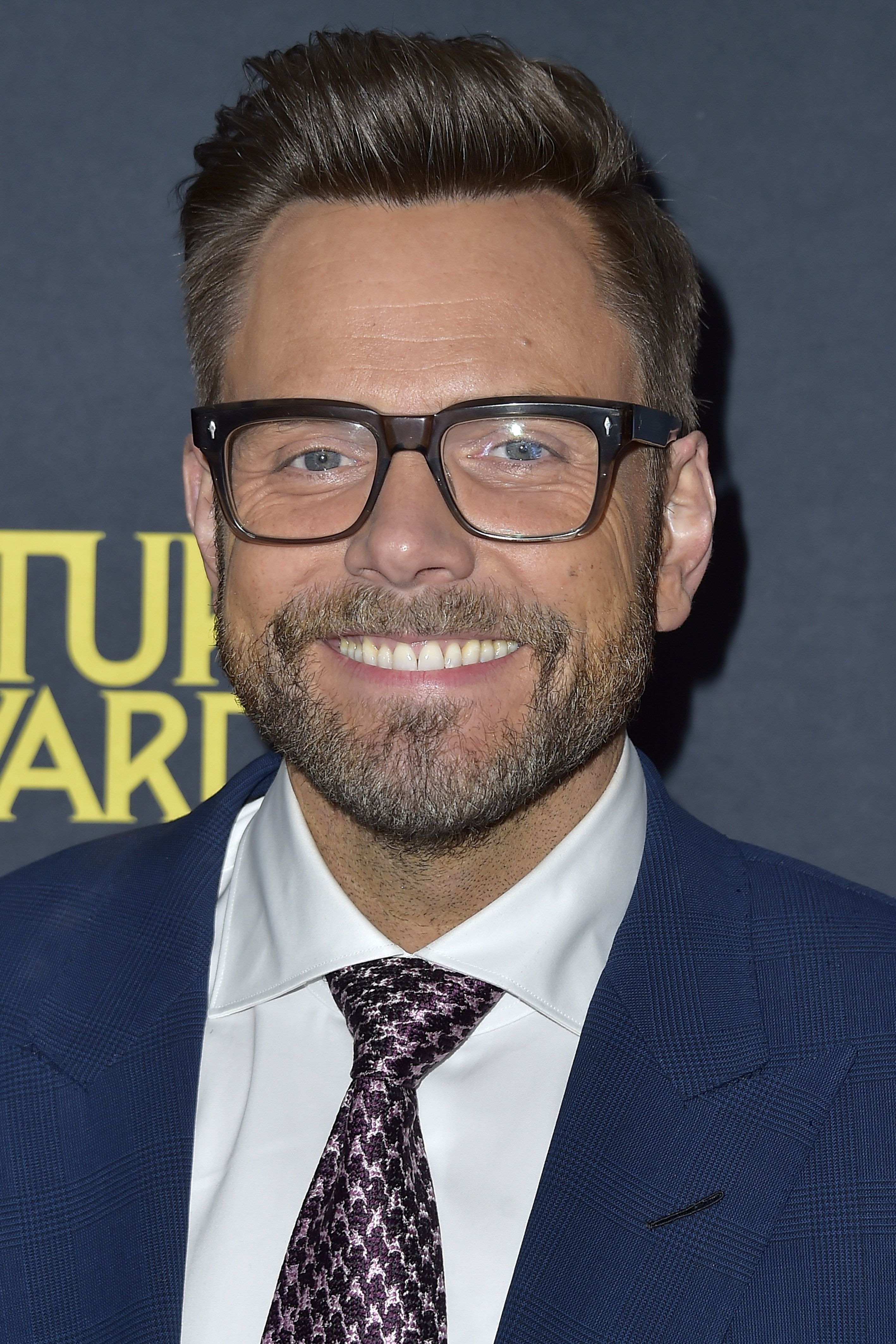 Tiro en la cabeza de Joel McHale en los 51º Premios Anuales de Saturno