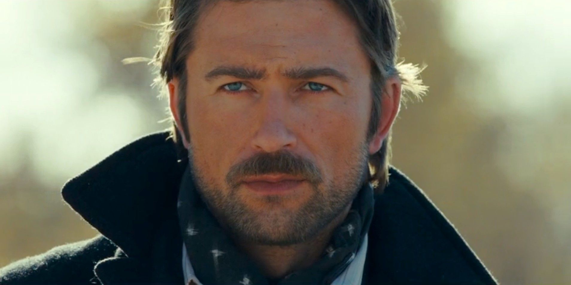 Por qué Spencer Dutton le ordena a Whitfield que diga el nombre de Alex en 1923 Fining de la temporada 2 explicado por Brandon Sklenar: “Este hombre debe saber el peso de sus acciones”