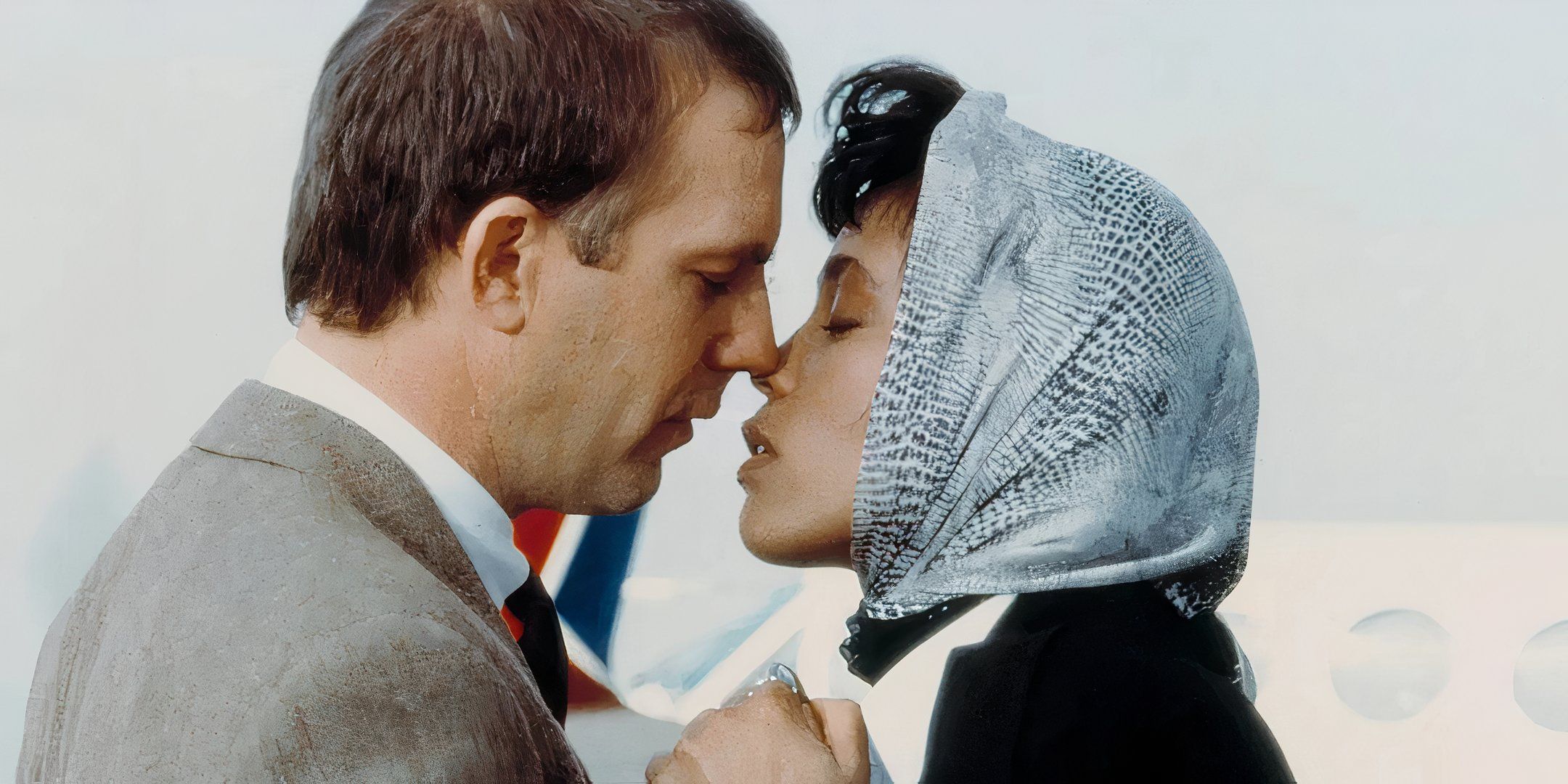 El remake del thriller romántico de $ 411 millones de Kevin Costner y Whitney Houston da un gran paso adelante después de 3 años de silencio