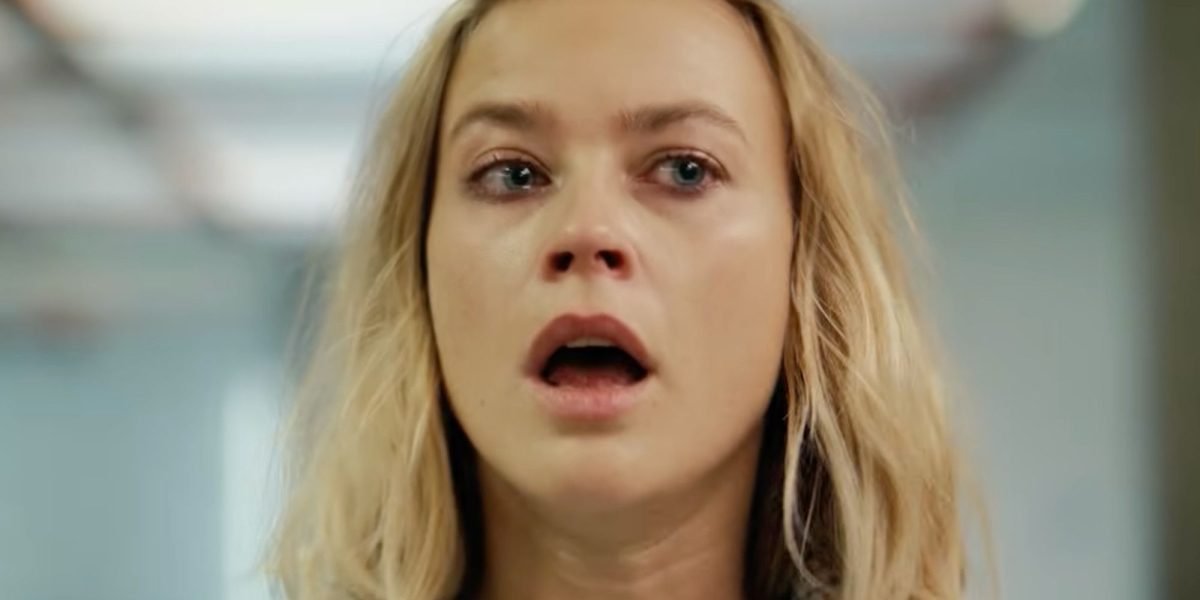 El nuevo trailer de la película de acción de Netflix tiene 1 alemán Badass luchando contra toda una embajada de los Estados Unidos (que son los malos)