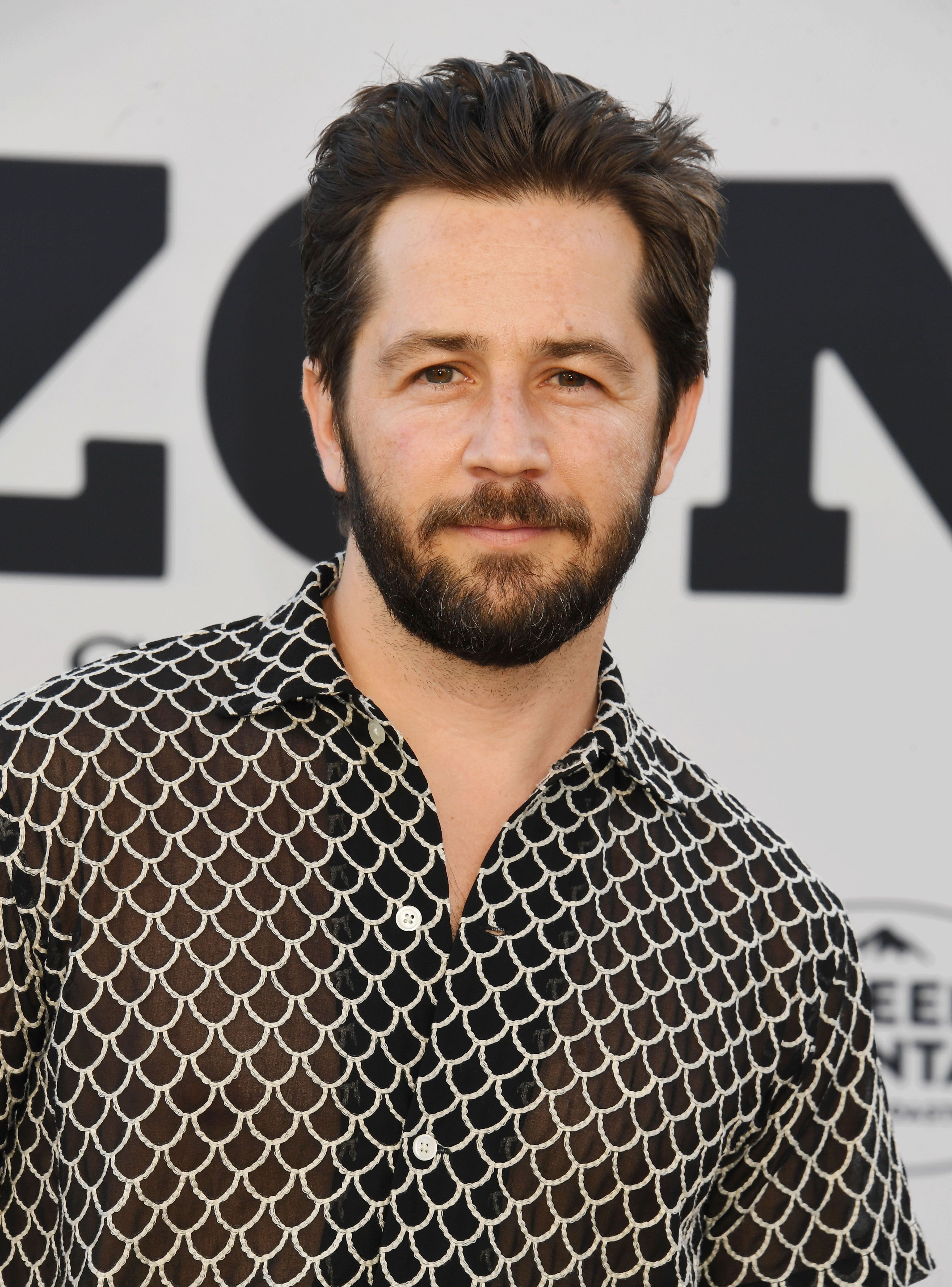 Tiro en la cabeza de Michael Angarano