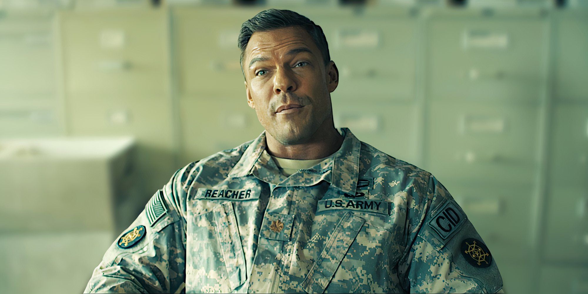 “Va a ser salvaje de ver”: Dennis Quaid elogia a Alan Ritchson en la nueva película de ciencia ficción de Netflix