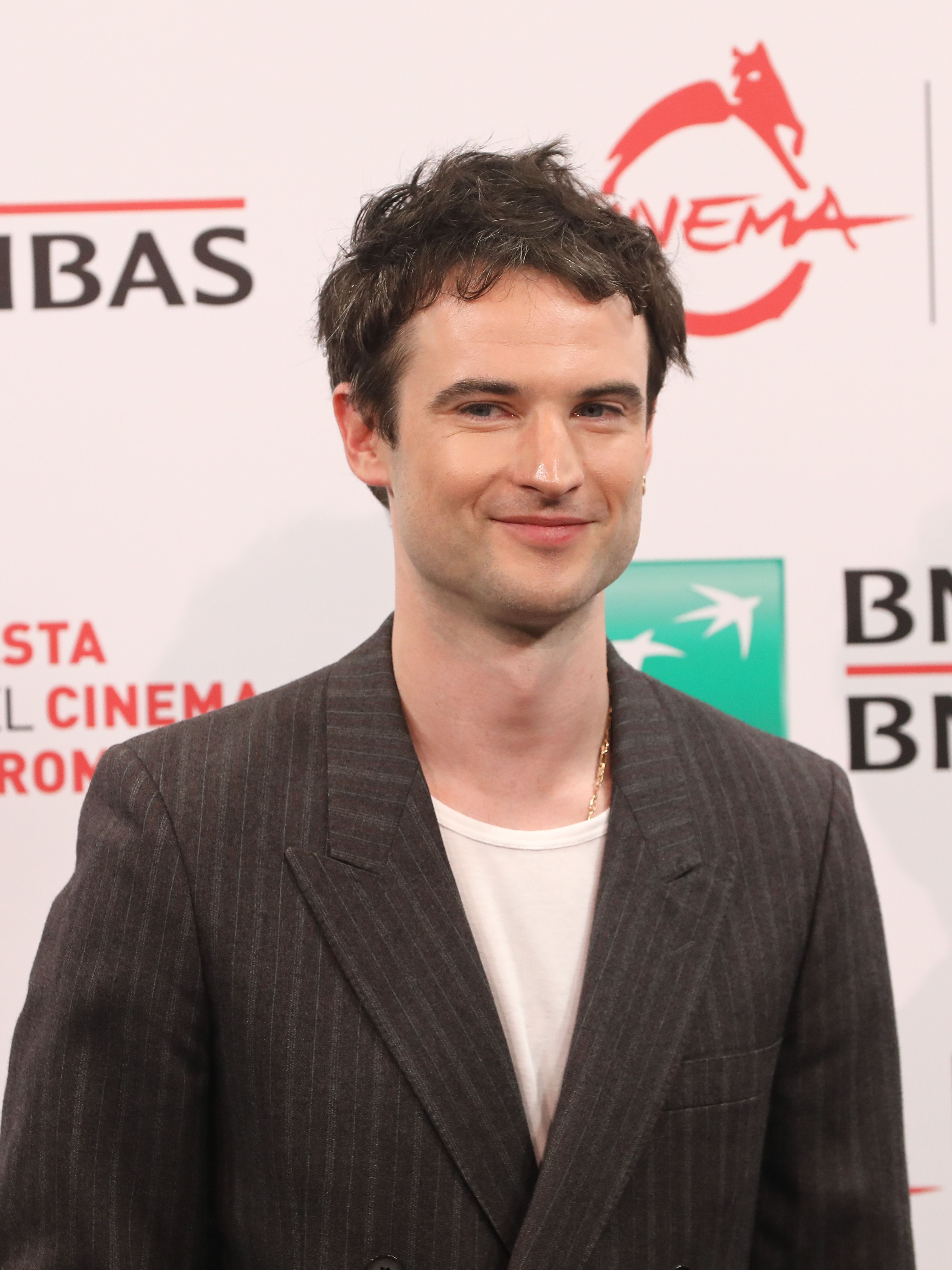 Tiro en la cabeza de Tom Sturridge