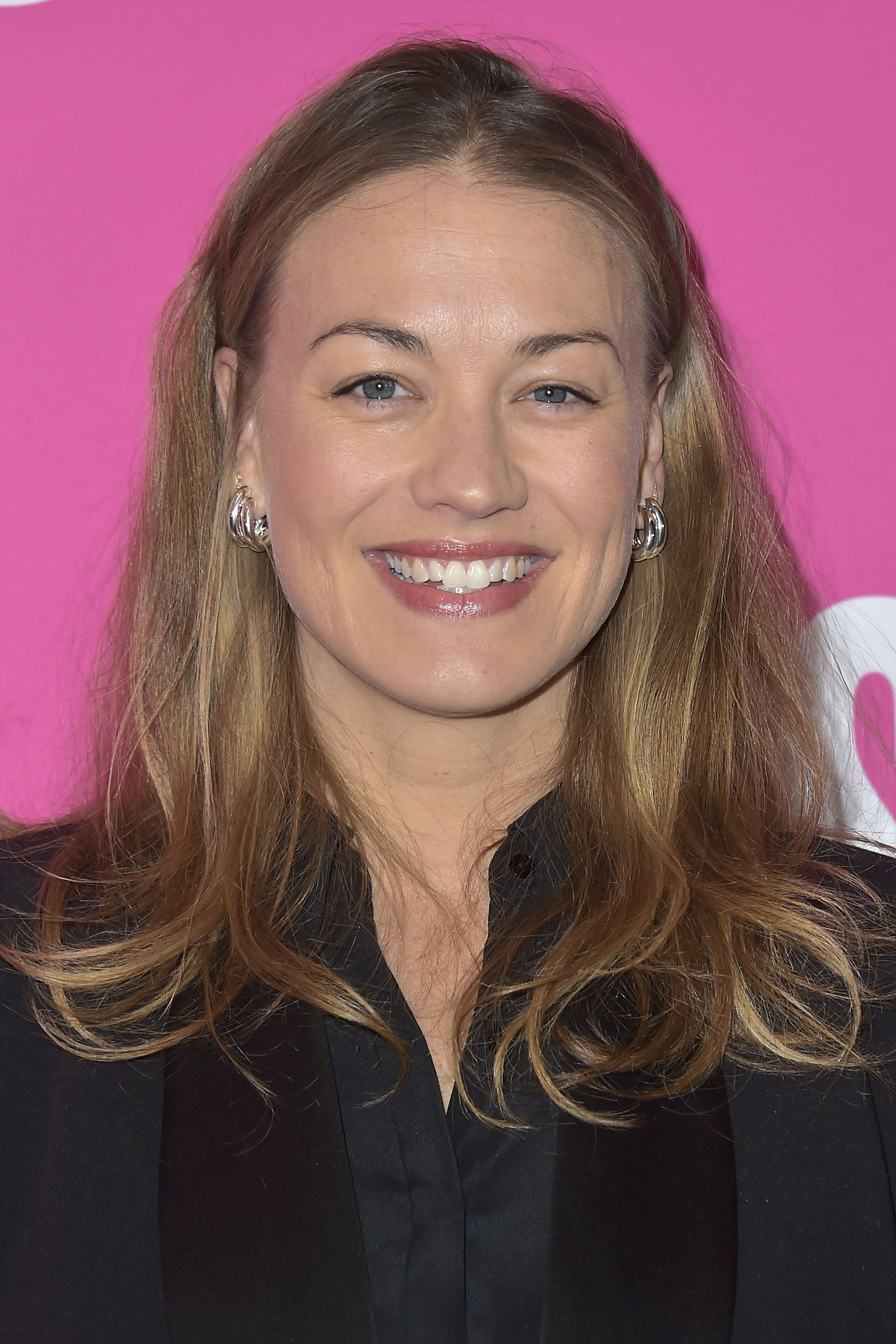 Disparo en la cabeza de Yvonne Strahovski en el estreno de Los Ángeles de 'Scrambled' en AMC Westfield Century City