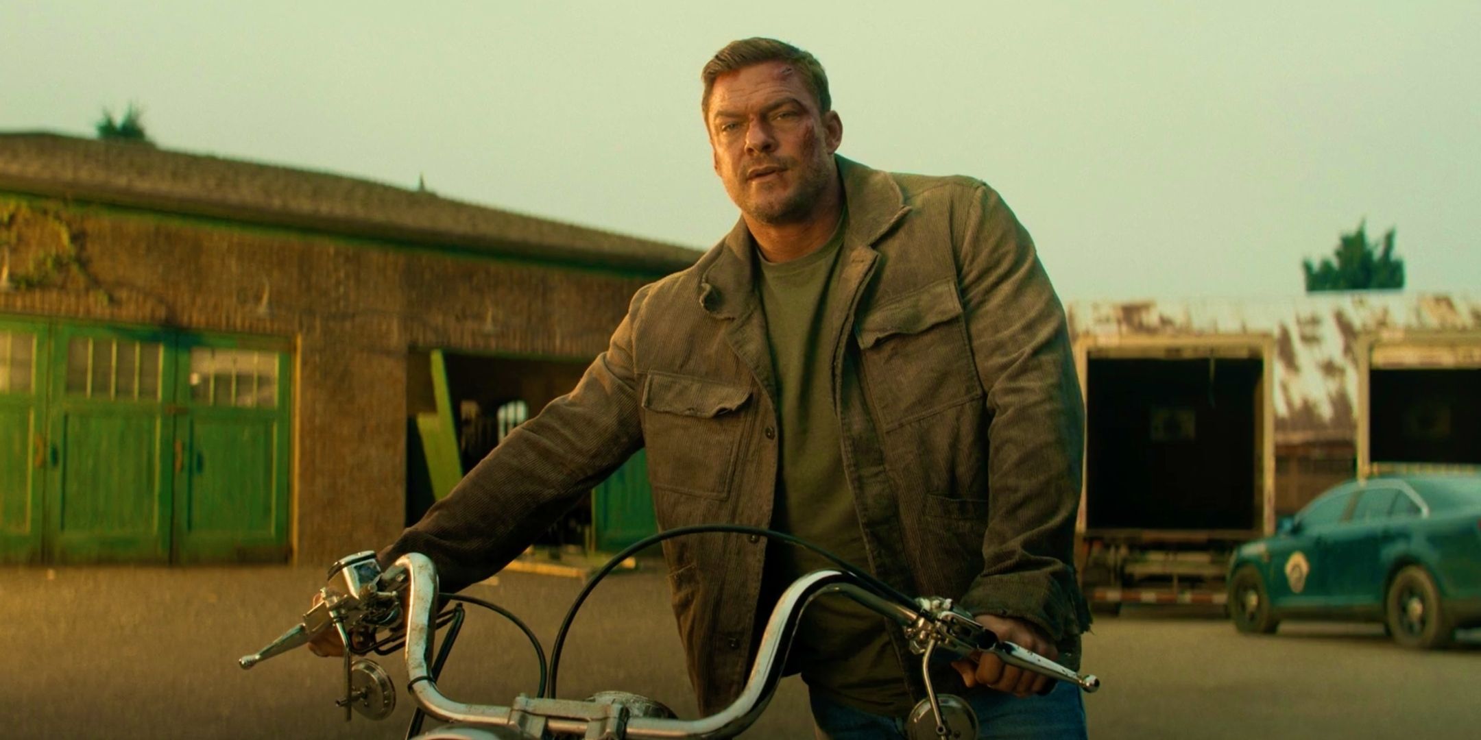 Dos próximas películas de Alan Ritchson confirmarán que es el reemplazo de una leyenda de acción de 77 años