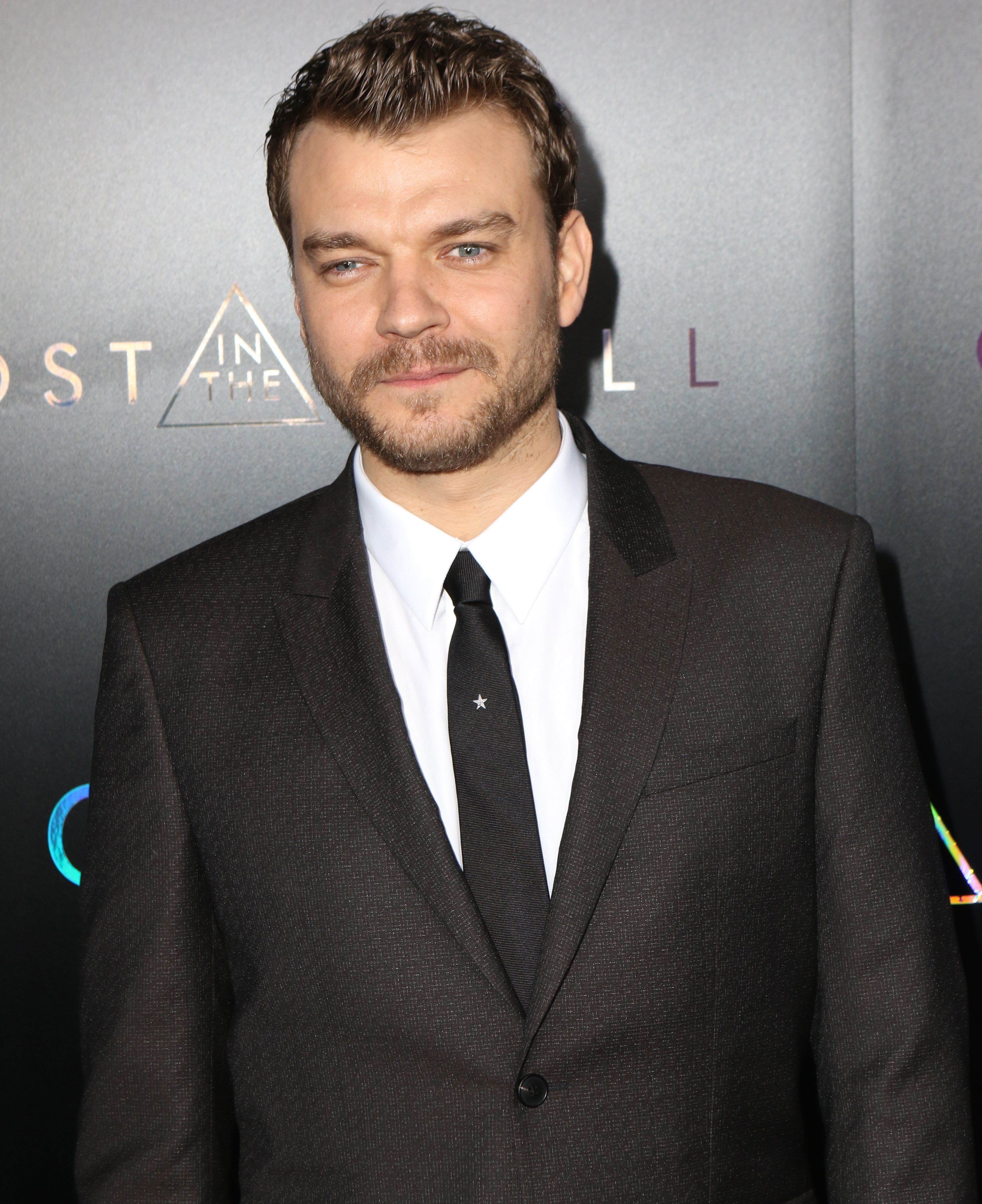 Tiro en la cabeza de pilou asbæk