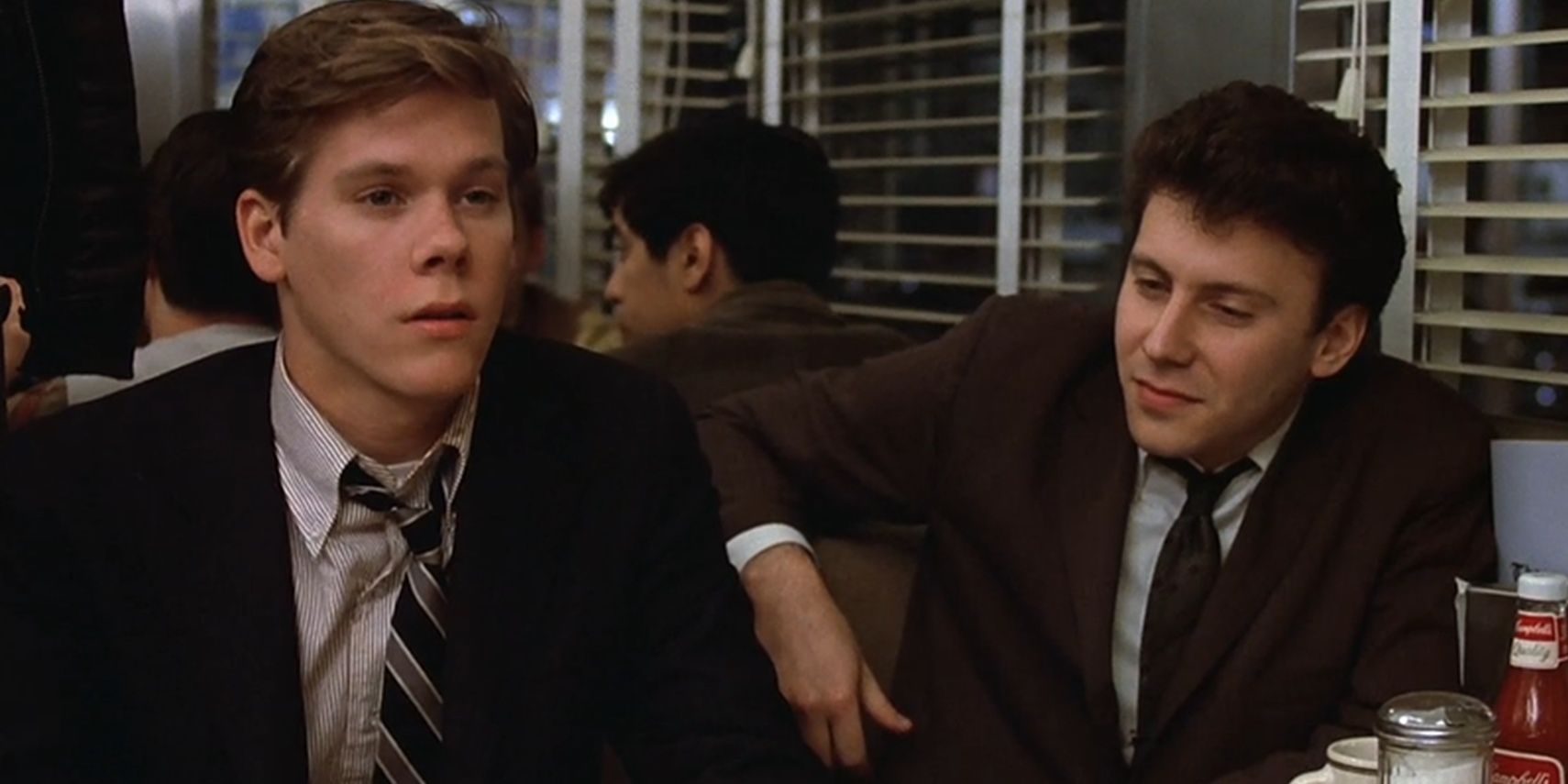 La comedia de 1982 de Kevin Bacon con 92% en Rotten Tomatoes sigue siendo una de sus películas más ignoradas y merece más amor