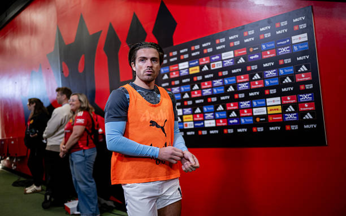 Acusan a sujeto por darle una bofetada a Jack Grealish  | Video