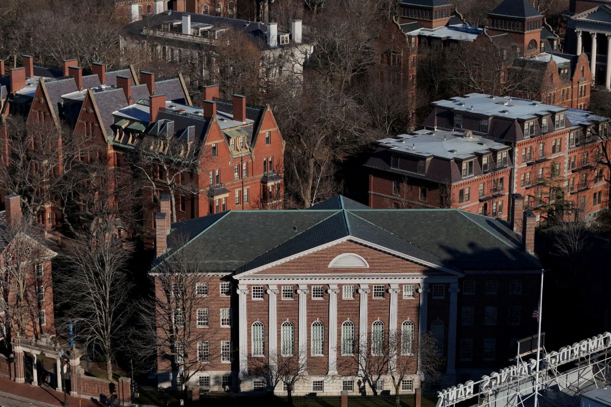 Administración Trump congela 2,200 millones de dólares a la Universidad de Harvard