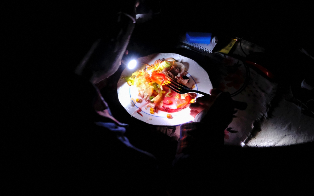 Apagón en España | Regresa la luz en algunas zonas; gobierno no descarta ninguna hipótesis