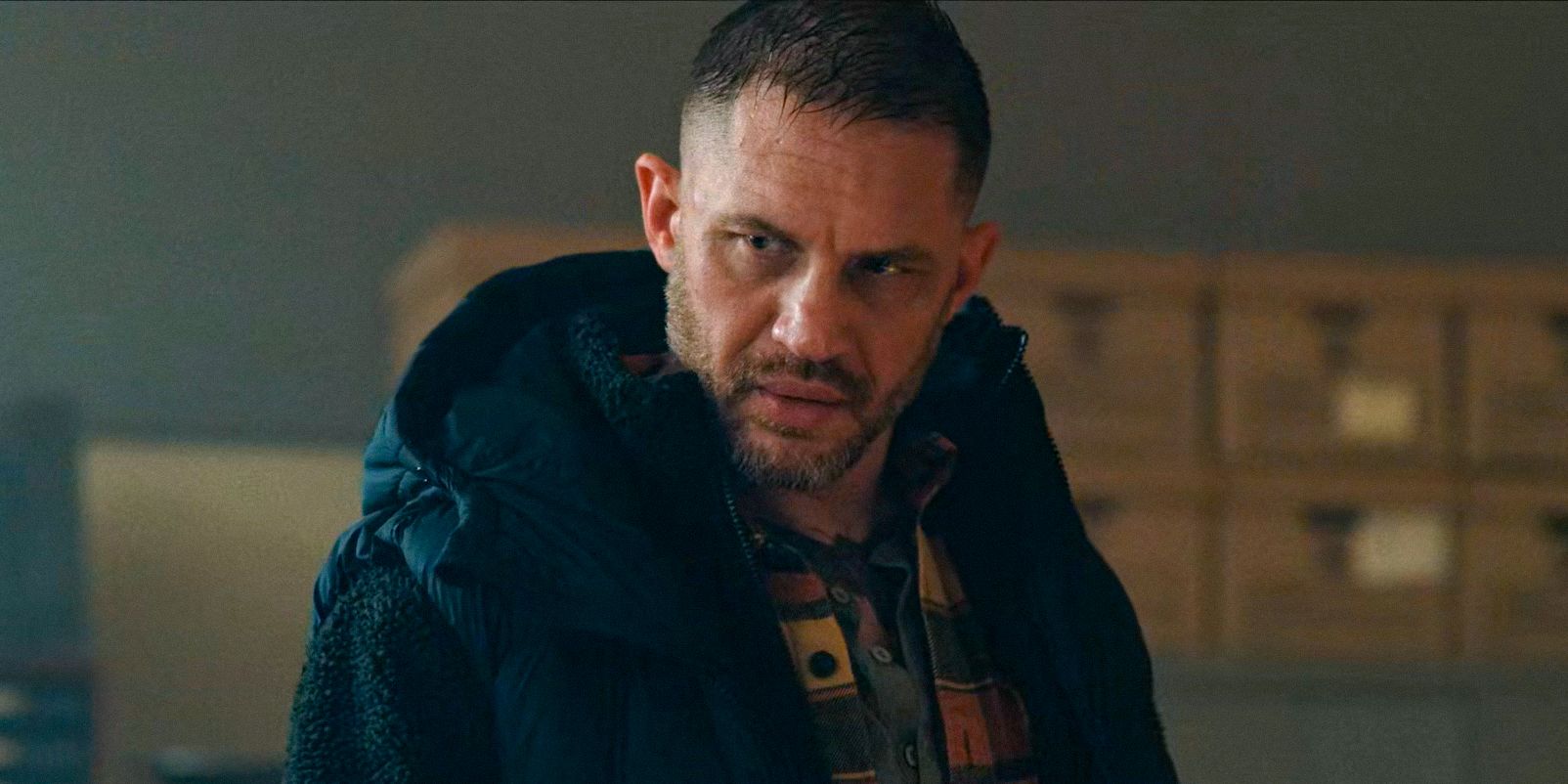Después de Havoc, mira el otro nuevo lanzamiento de Tom Hardy en transmisión que tiene muchas similitudes con la película de crimen de acción pesada