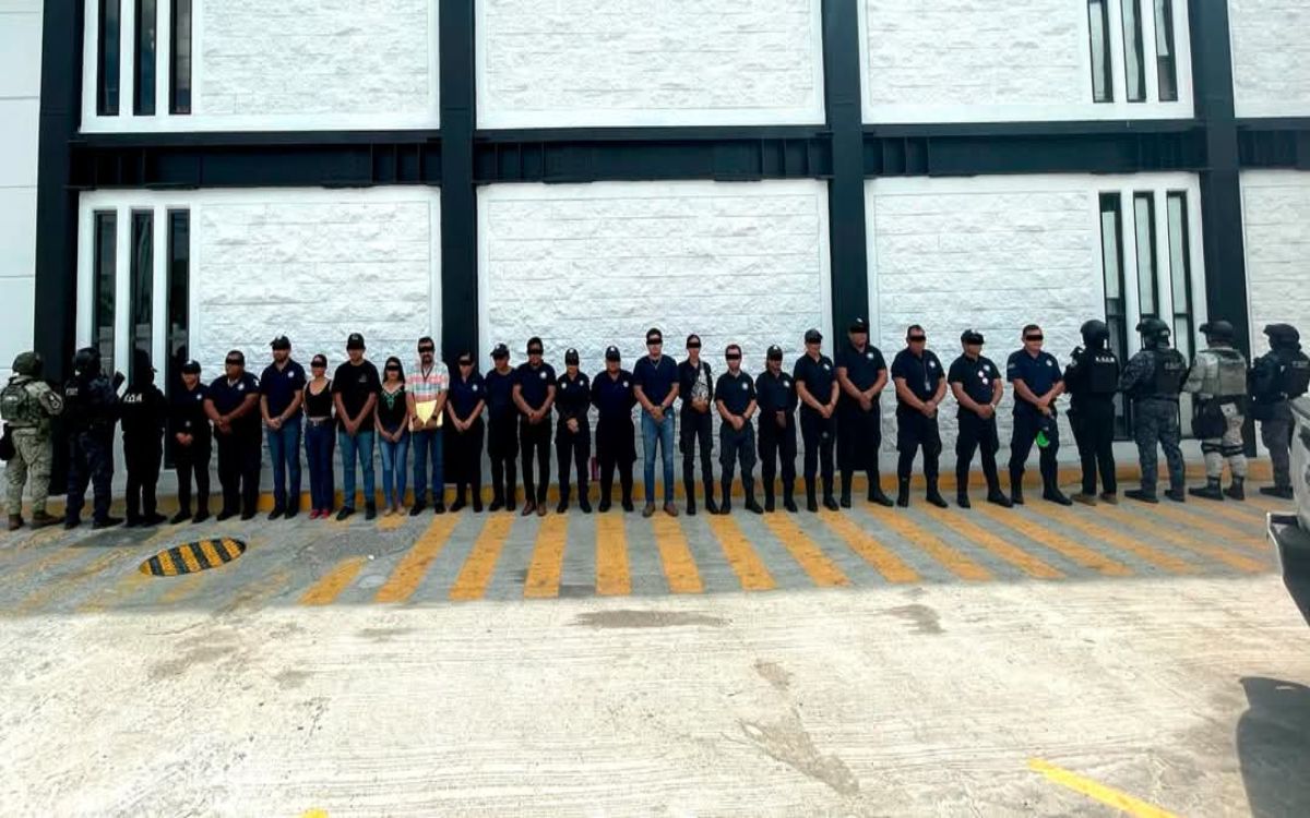 Detienen a 26 personas en Chiapas, 21 de ellas policías, incluido un comandante