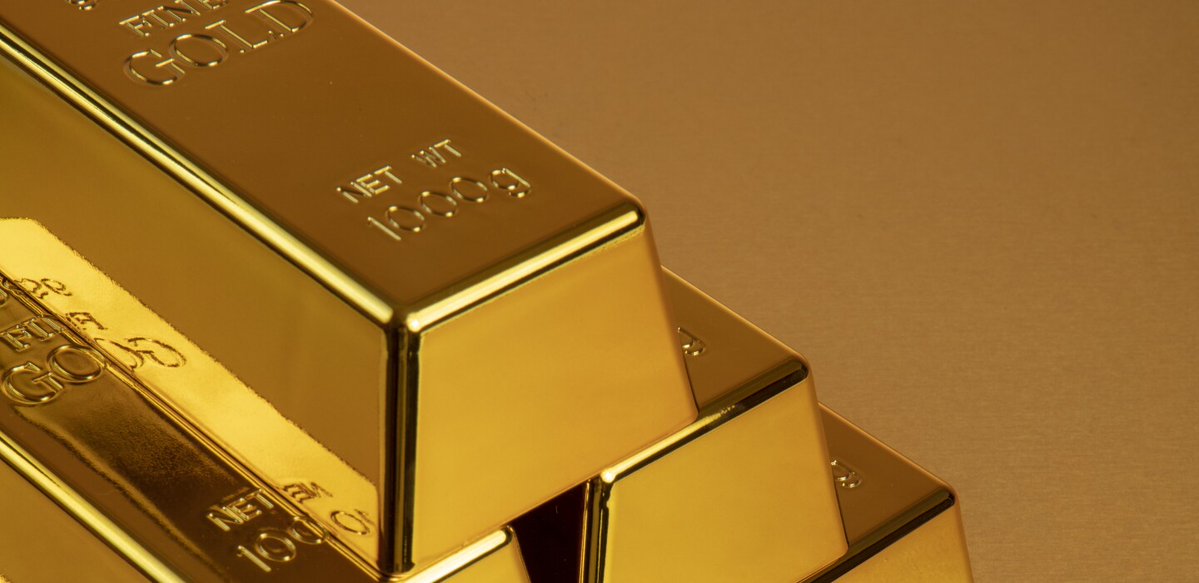 El oro, refugio de inversionistas ante los aranceles de Trump, alcanza récord histórico