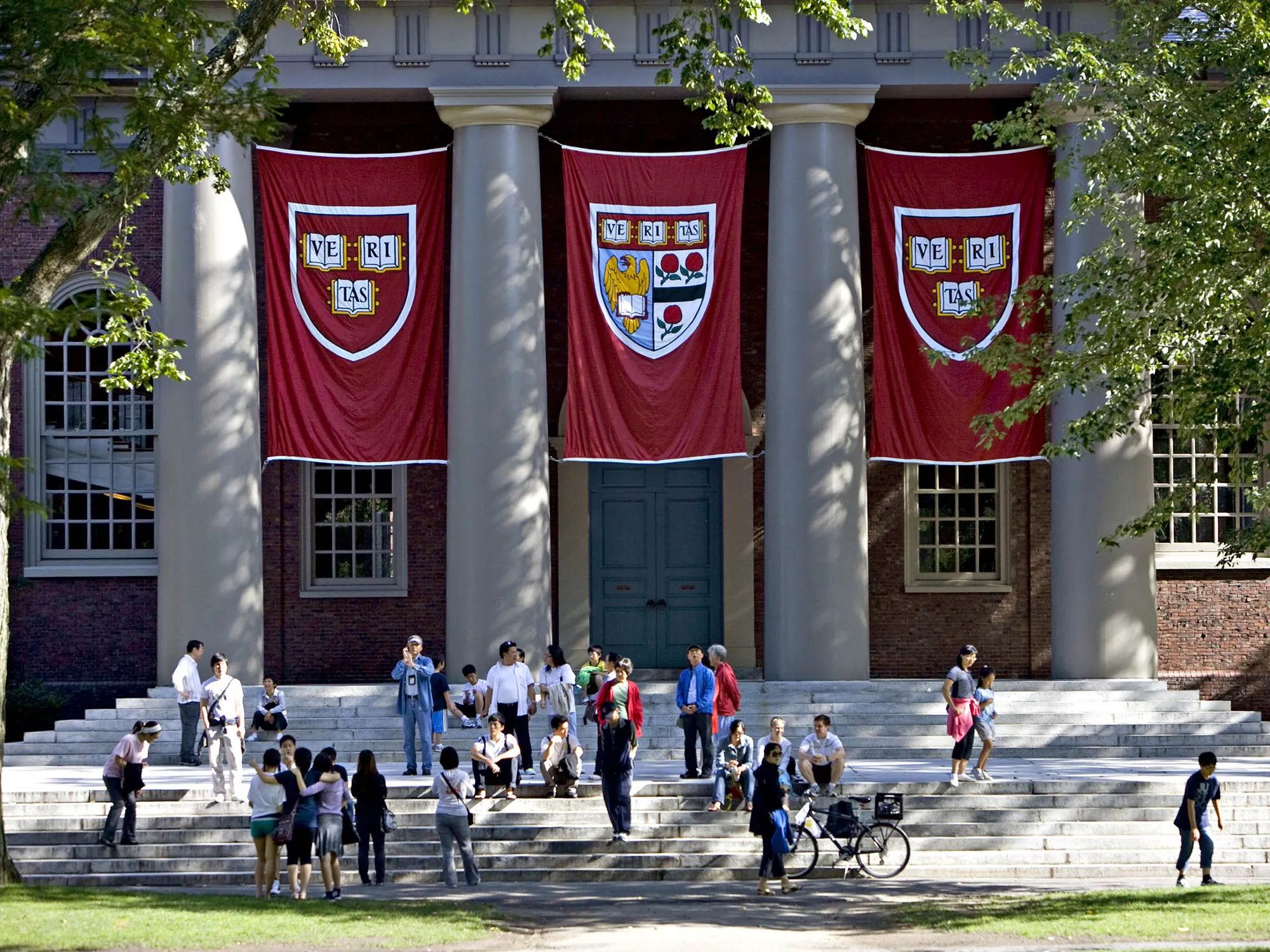 Harvard cede ante presiones de Trump y cambia el nombre de su departamento de diversidad