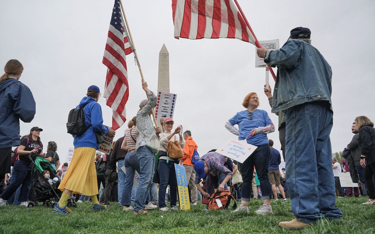 Miles de manifestantes se congregan contra Trump en Washington y otras ciudades de EU