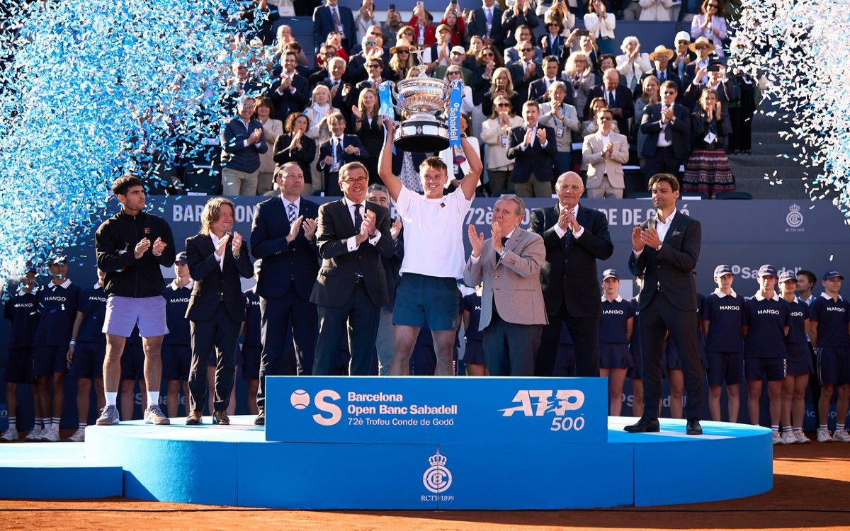 Para en seco Rune a Alcaraz en el Abierto de Barcelona | Video