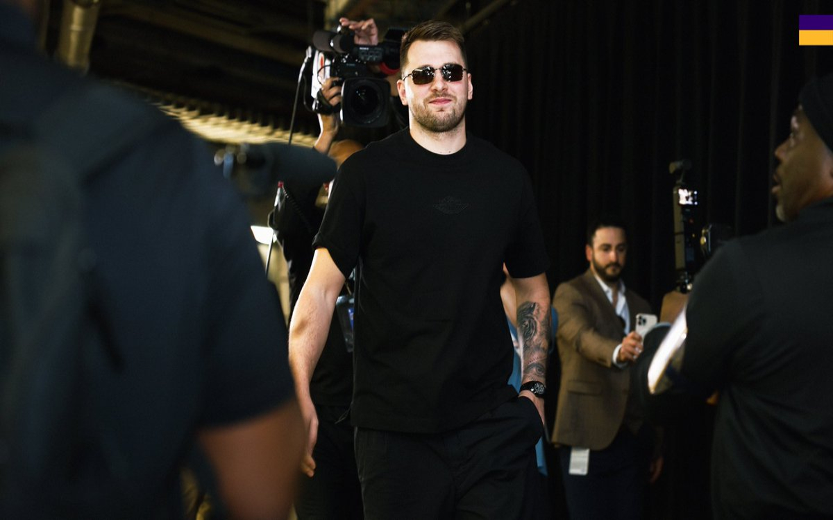 Recibe Doncic homenaje de su ex equipo a cambio les receta 45 puntos | Video