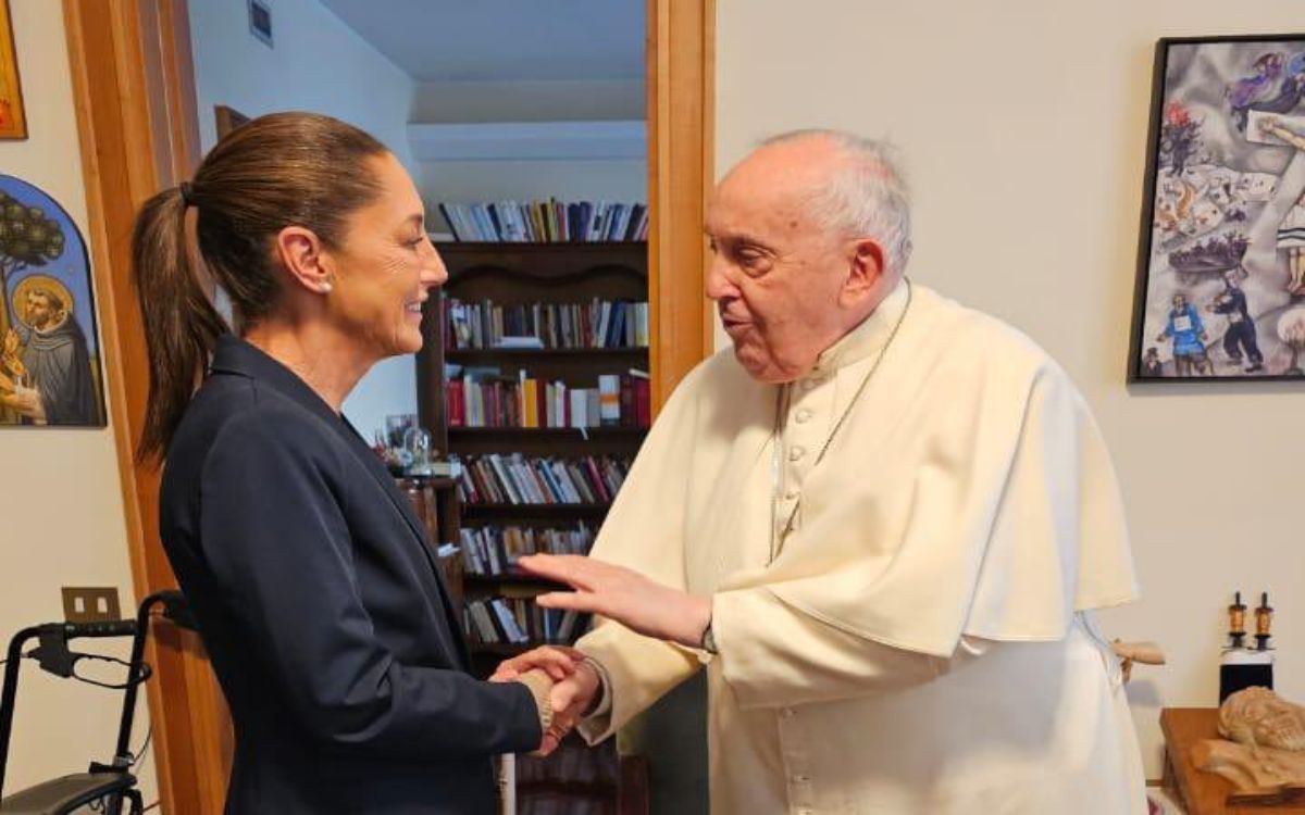 Sheinbaum expresa pesar por fallecimiento del Papa Francisco y destaca su legado humanista