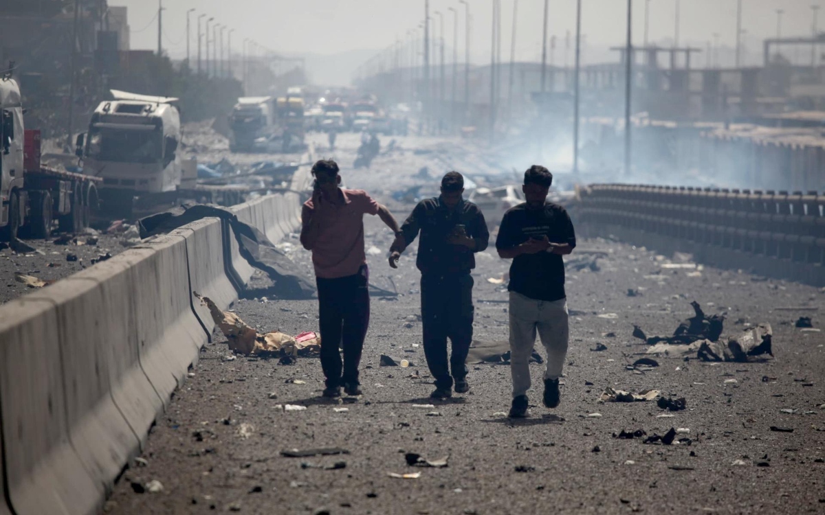 Sube a 14 los muertos y casi 750 heridos por masiva explosión de químicos en Irán