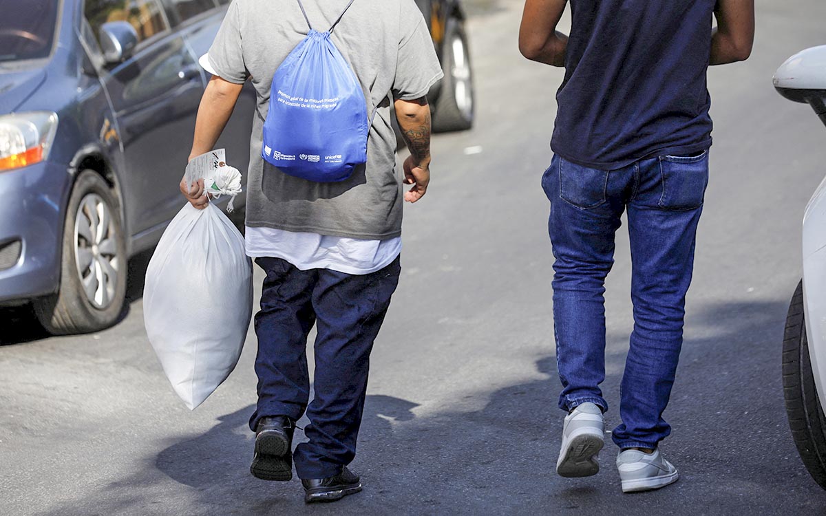 Trump estudia ofrecer dinero a migrantes indocumentados para que abandonen EU