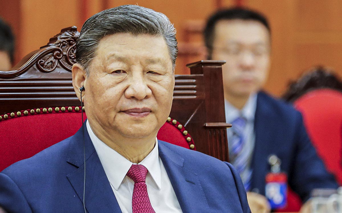 Xi advierte desde Vietnam que la guerra comercial 'erosionará' el orden económico global