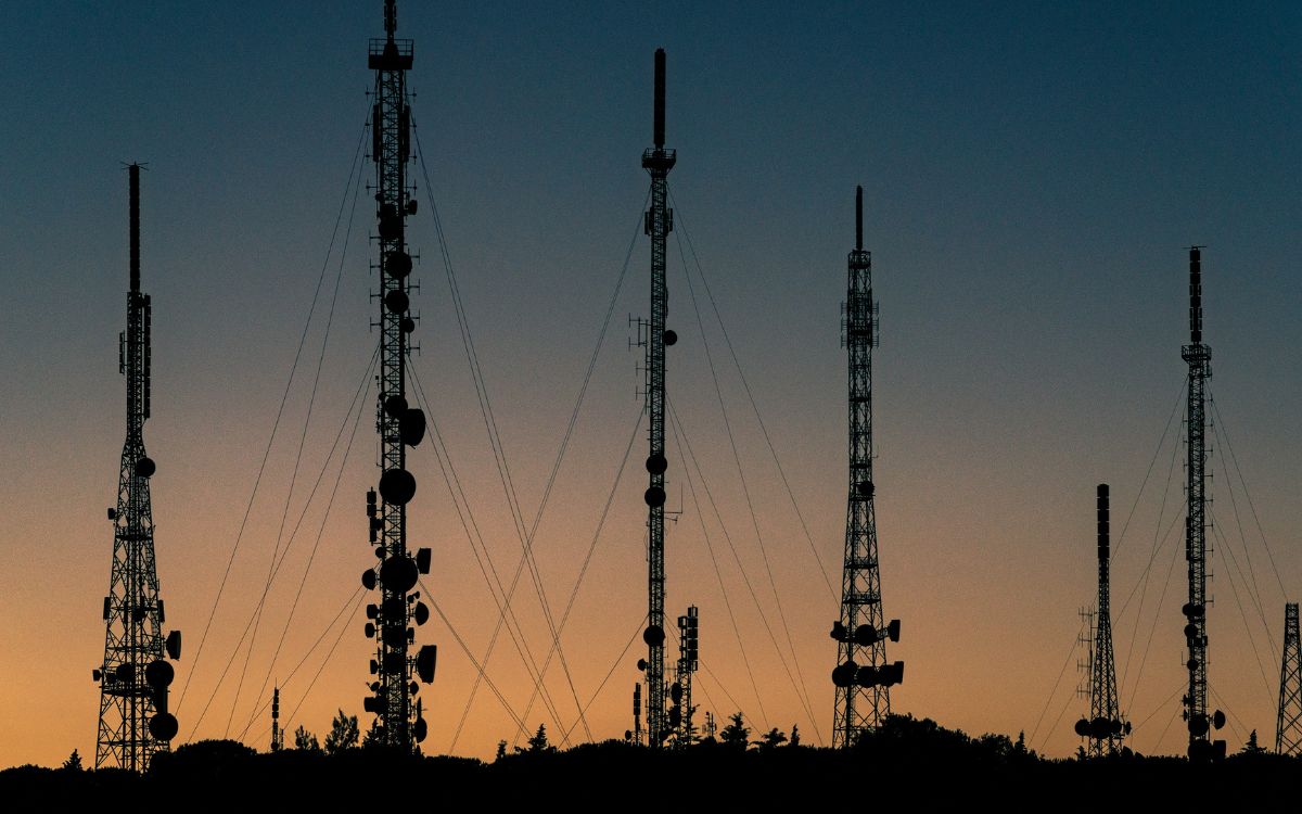 ¿Qué cambia la nueva Ley de Telecomunicaciones?: Propaganda extranjera, concesiones, IFT y más concentración de poder