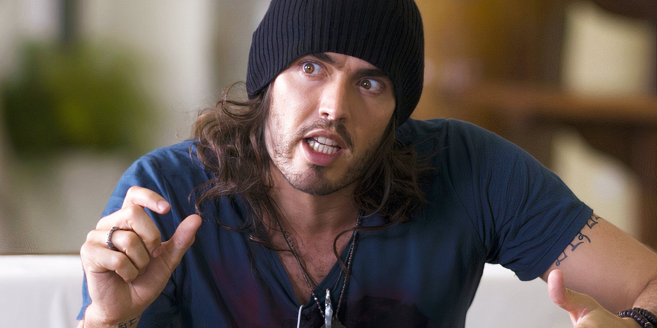 Russell Brand acusada formalmente de violación y agresión sexual