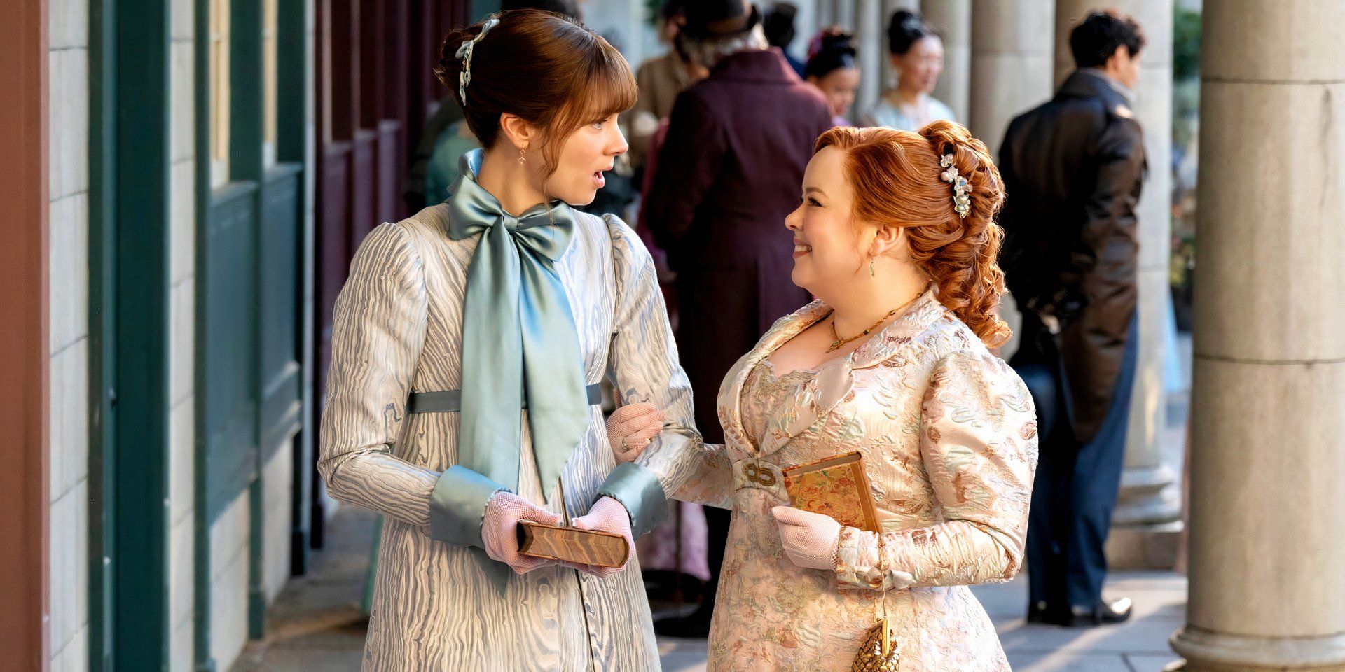 La nueva imagen de la temporada 4 de Bridgerton revela una reunión inesperada entre la familia de Sophie & Benedict, y esta es una gran desviación de libros