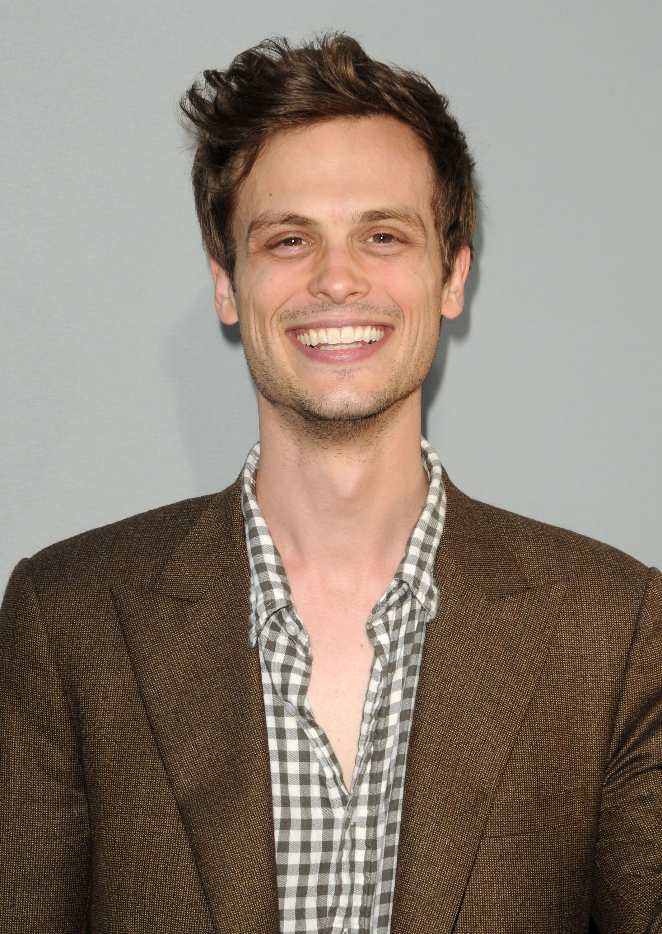 Tiro en la cabeza de Matthew Gray Gubler