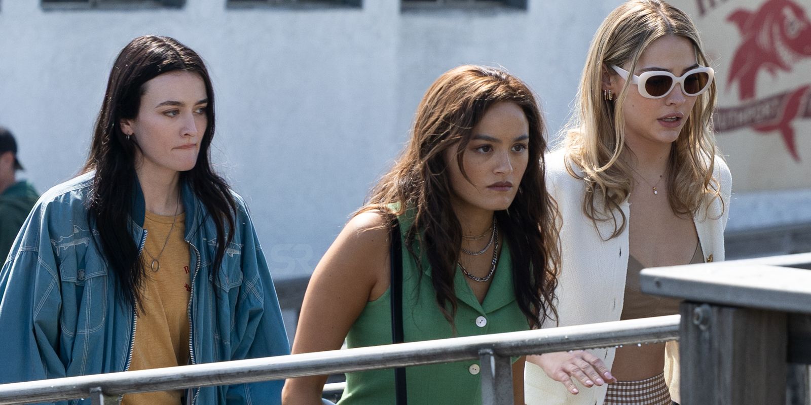 Sé lo que hiciste los nuevos adolescentes del verano pasado se preparan sombríamente para lo peor en una imagen nueva exclusiva