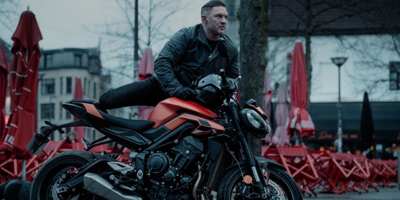 Harry Harrigan (Tom Hardy) subiendo a su motocicleta en la temporada 1 de Mobland, Episodio 7.