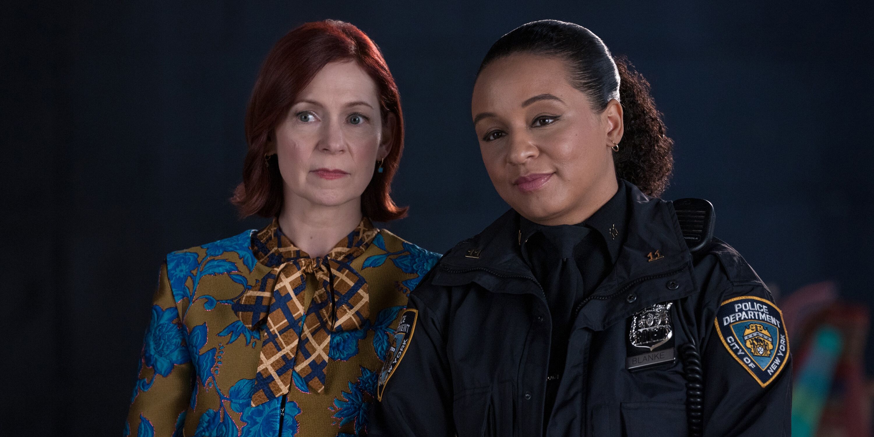 Elsbeth y Kaya en el final de otoño de la temporada 2 de Elsbeth