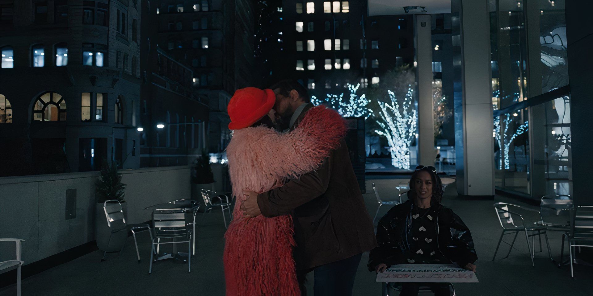 Carrie Preston como Elsbeth Tascioni besando a Ioan Gruffudd como Angus en Elsbeth