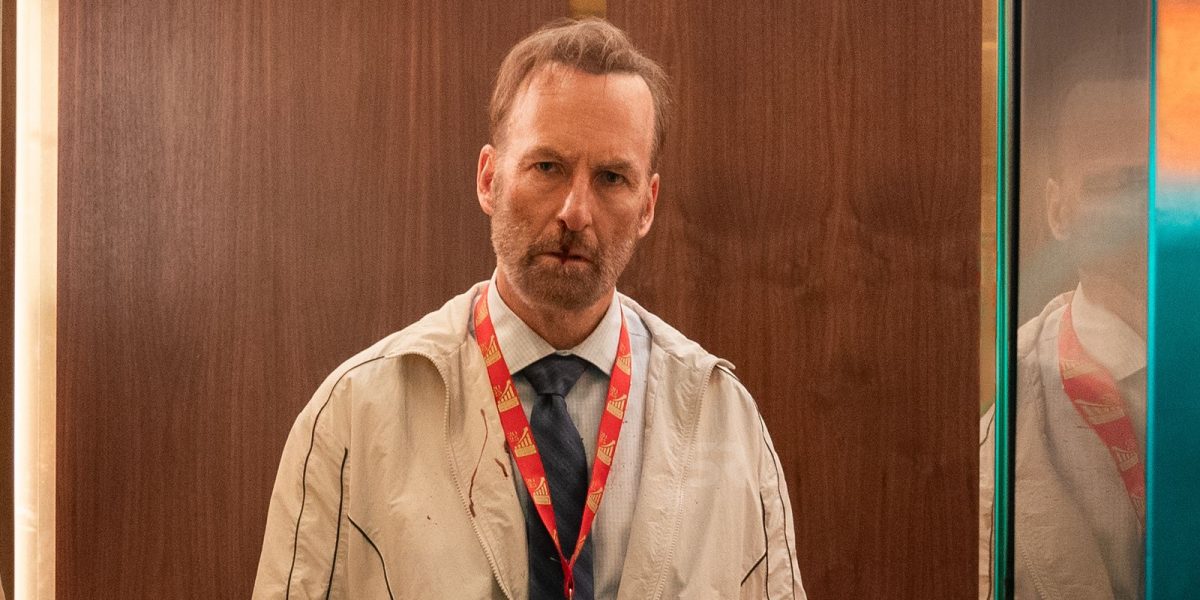 Nadie 2 La imagen exclusiva revela Bob Odenkirk ensangrentada después de pelear (y ganar) contra un ascensor lleno de enemigos