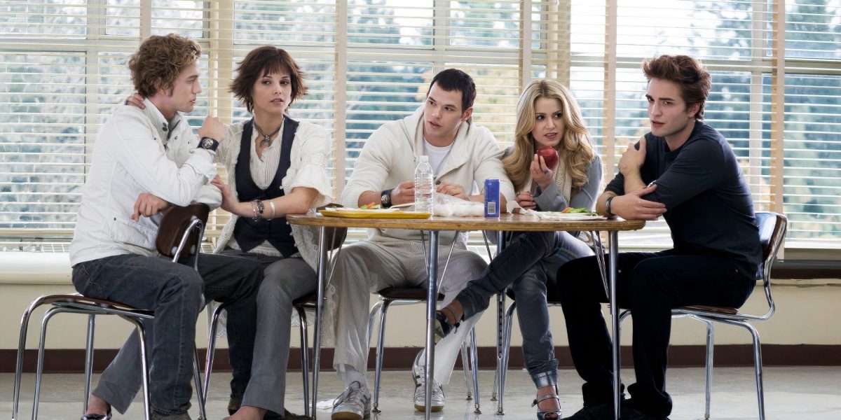 Que vampiro atrapa al ciervo en la escena de apertura de Twilight