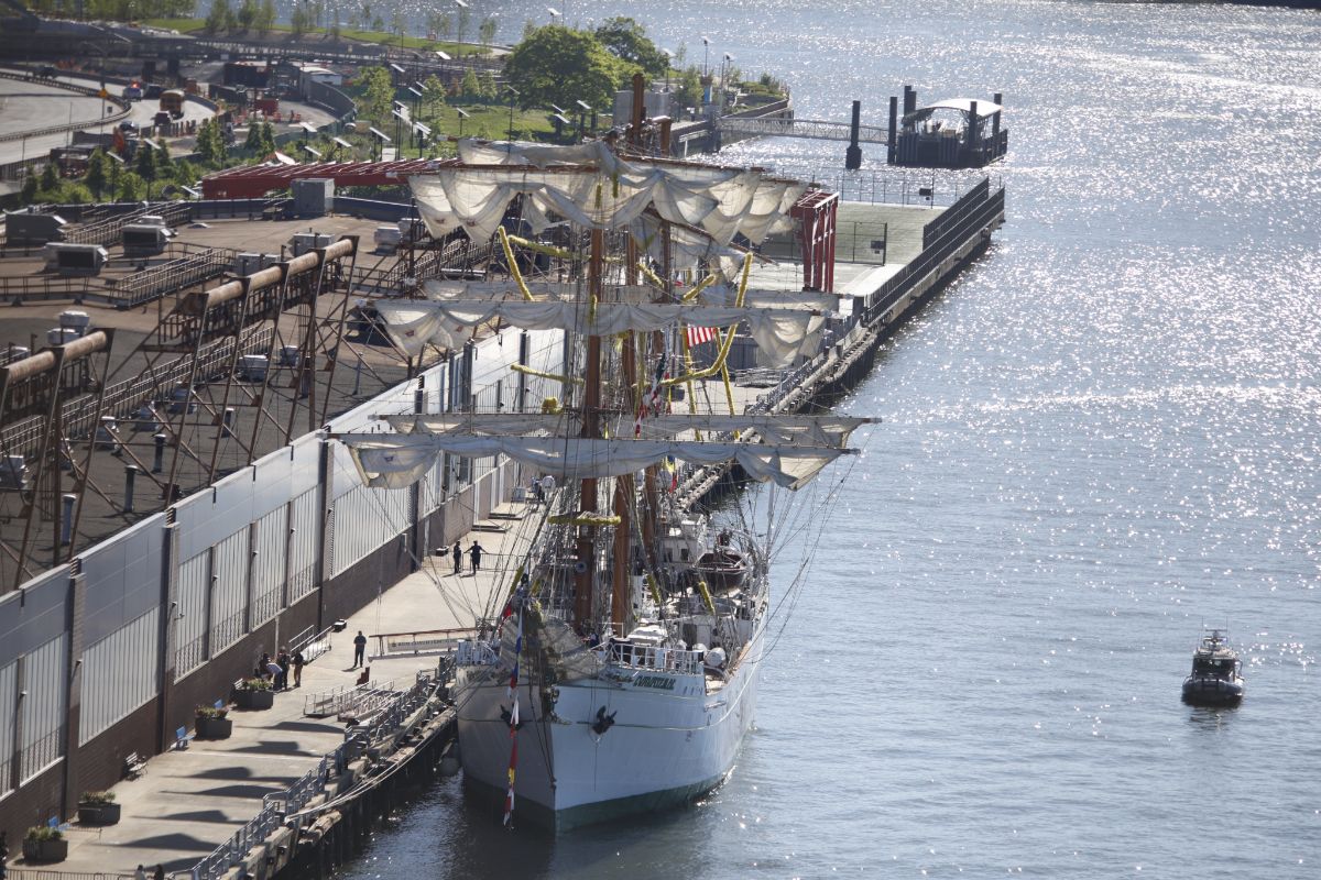 Agencia de Transporte de EU envía equipo experto a investigar accidente de buque mexicano