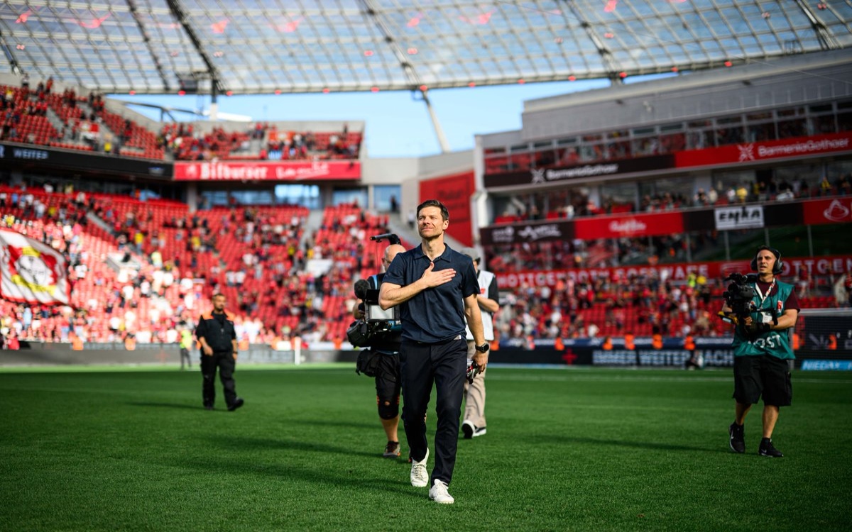 Despide afición en la BayArena a Xabi Alonso; apunta al Real Madrid | Video