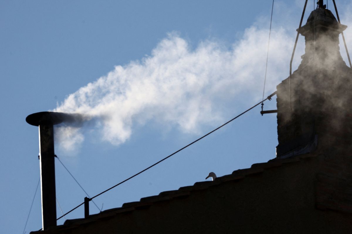 Fumata blanca en la Capilla Sixtina: han elegido al nuevo papa