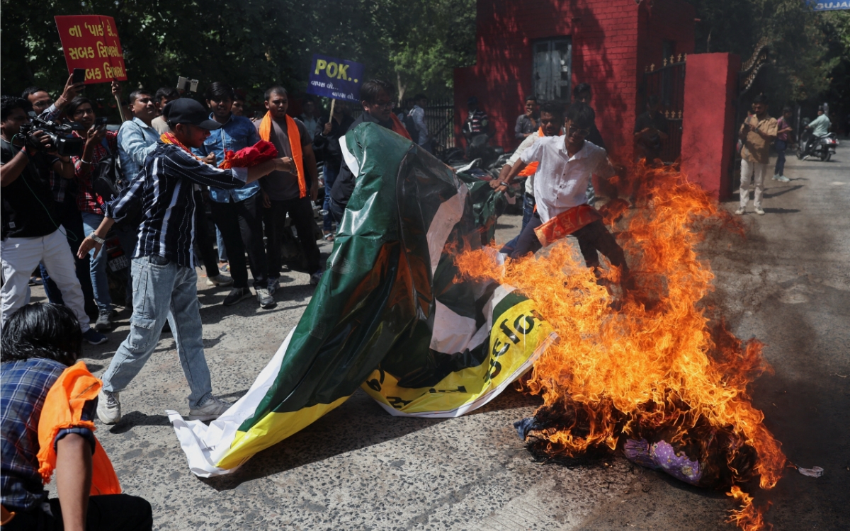 India cierra su espacio aéreo a aerolíneas paquistaníes en medio de crecientes tensiones