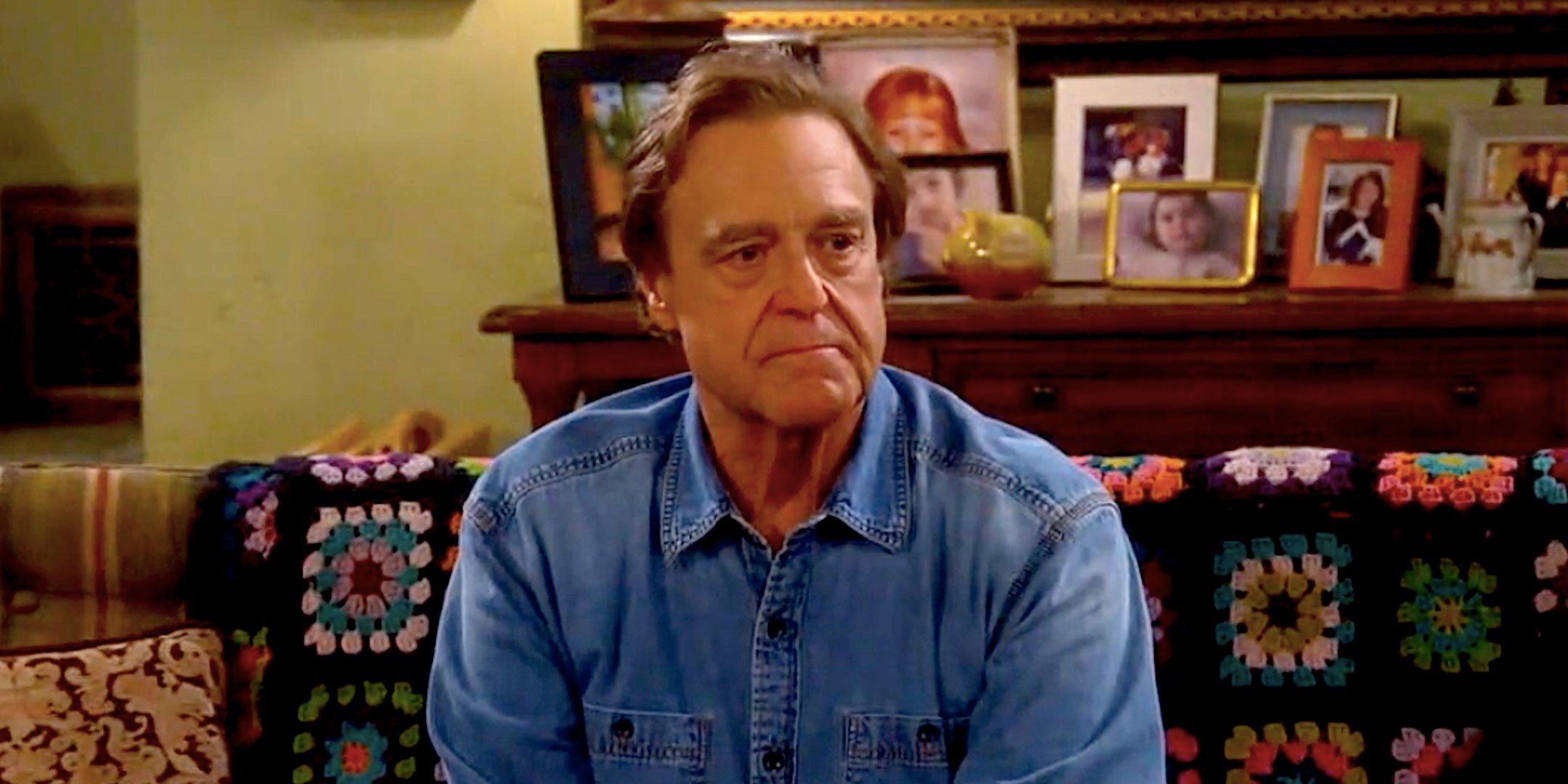 La estrella de los Conners rompe su silencio sobre la emotiva escena final de Dan en el spin -off de Roseanne