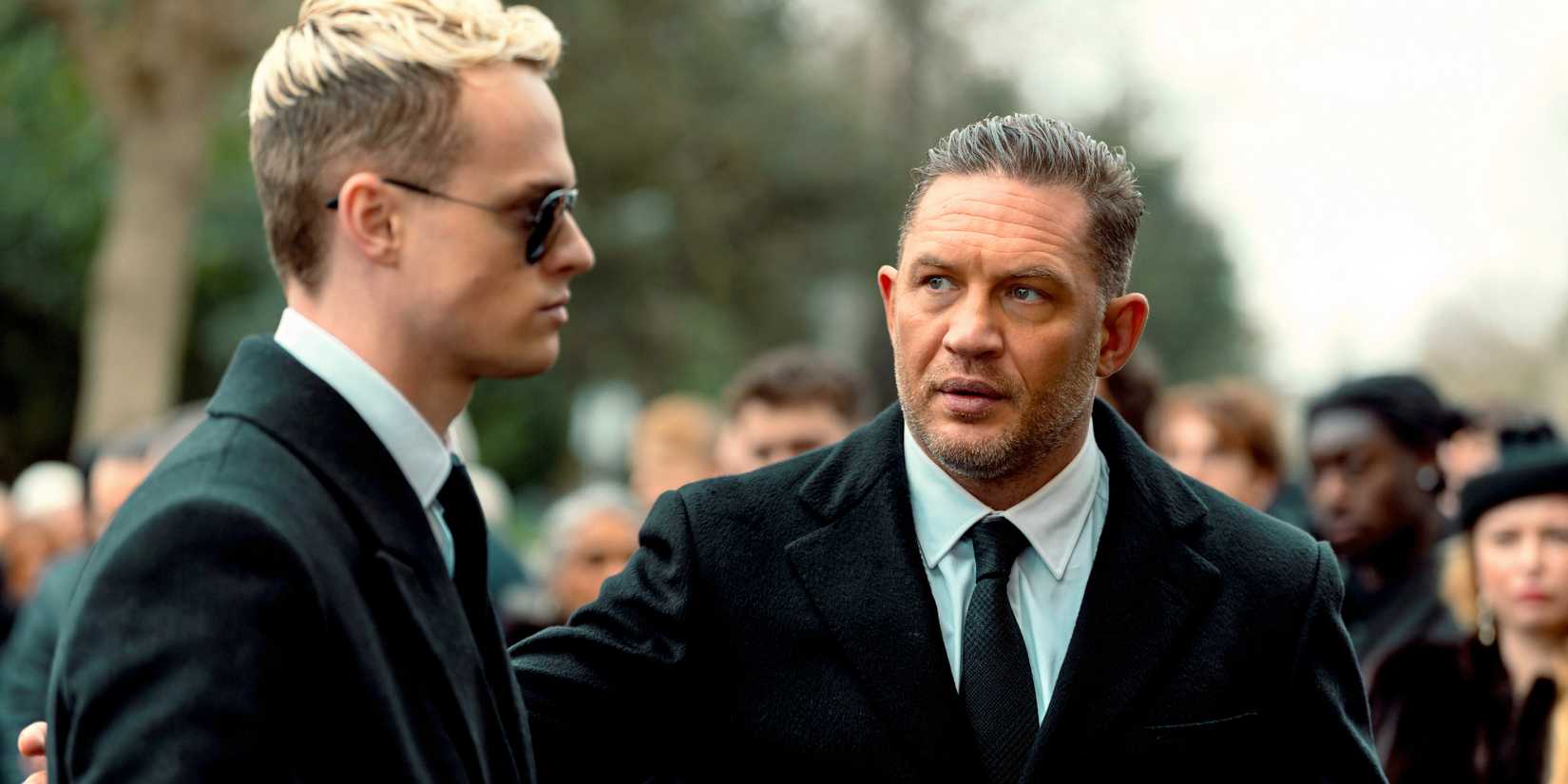 Mobland me está haciendo arraigarse contra Pierce Brosnan y Helen Mirren (así que Harry de Tom Hardy debería unirse a Richie)